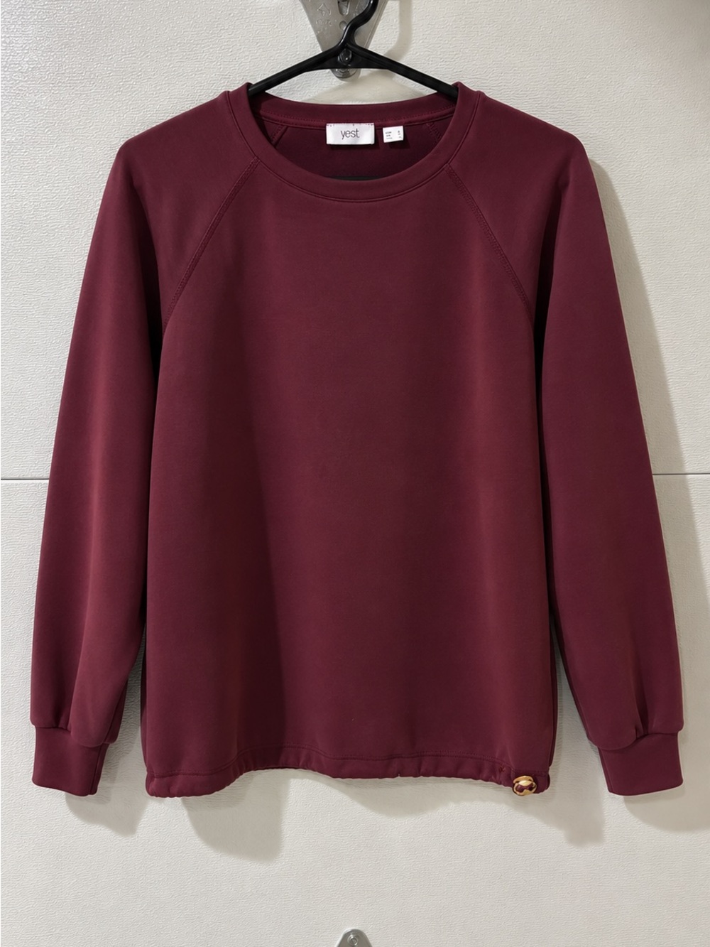 Yest Women's Crewneck Sweater in Burgundy